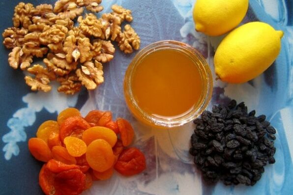 Med a sušené ovoce jsou sladkosti, které zvyšují mužskou sexuální aktivitu